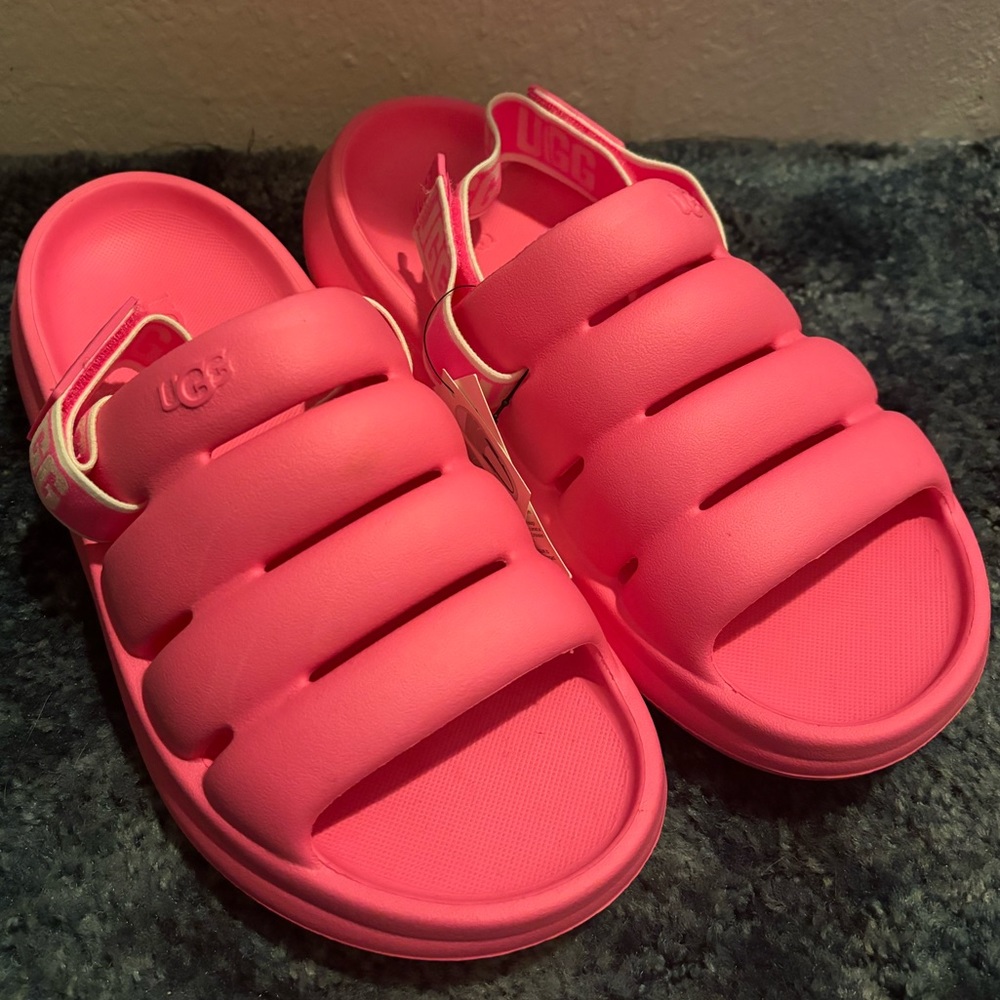 Woman’s UGG Sport Yeah Sandals in Pink NWT